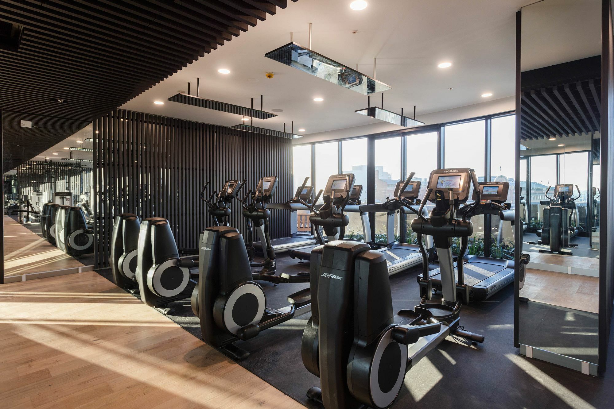 Fv By Peppers Aparthotel Бризбейн Екстериор снимка The gym at The Standard East Village