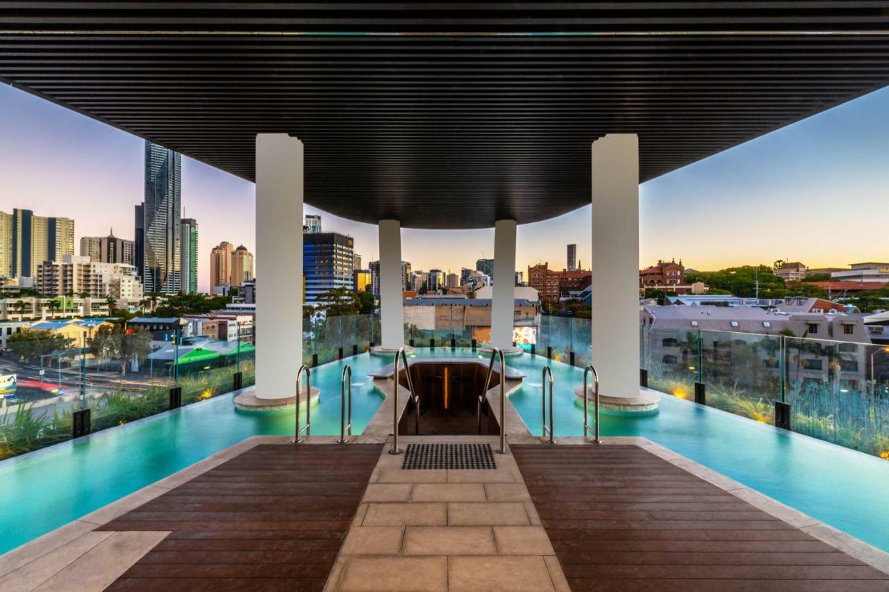 Fv By Peppers Aparthotel Бризбейн Екстериор снимка The pool at the rooftop of the Emporium South Bank