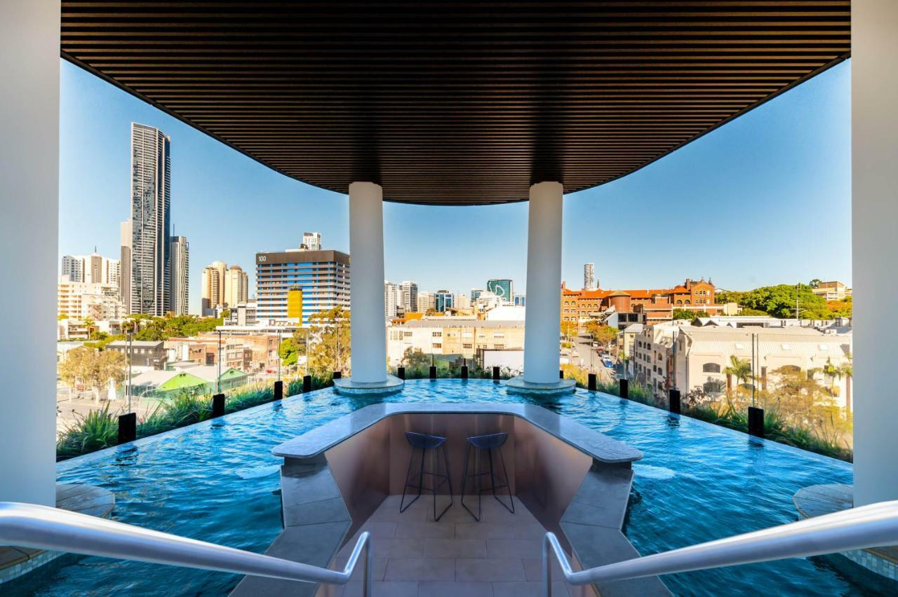 Fv By Peppers Aparthotel Бризбейн Екстериор снимка The pool at the top of the building