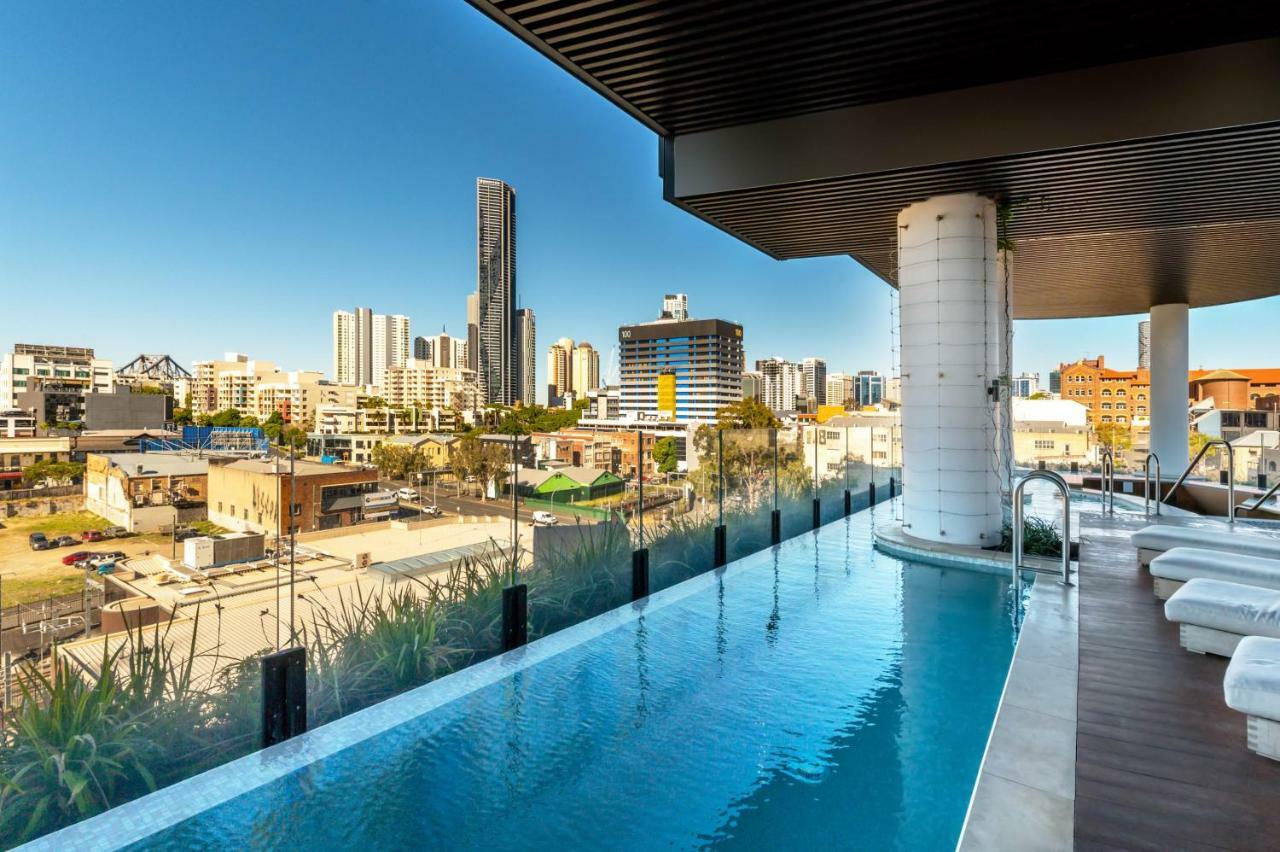 Fv By Peppers Aparthotel Бризбейн Екстериор снимка The rooftop pool at Emporium Southbank
