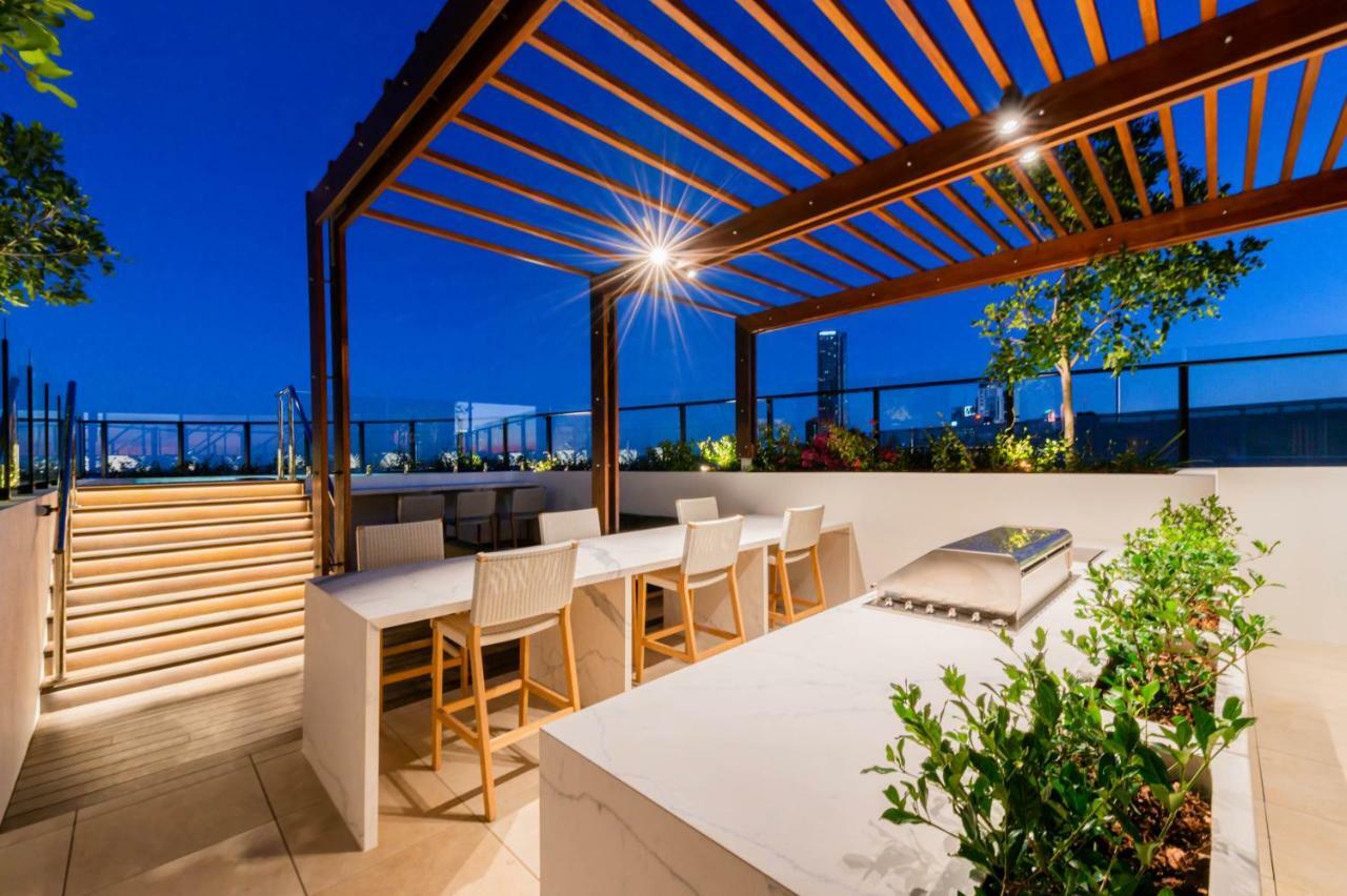 Fv By Peppers Aparthotel Бризбейн Екстериор снимка Rooftop bar