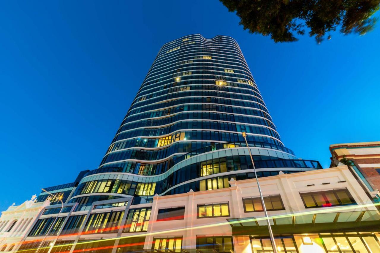 Fv By Peppers Aparthotel Бризбейн Екстериор снимка The building at night